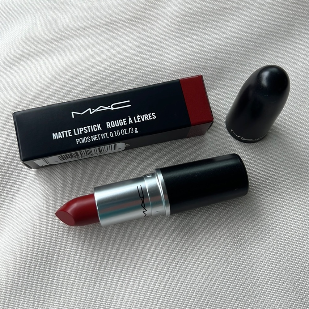 Mac Cosmetics makeup Matte Lipstick in Chili red 602 new in box
